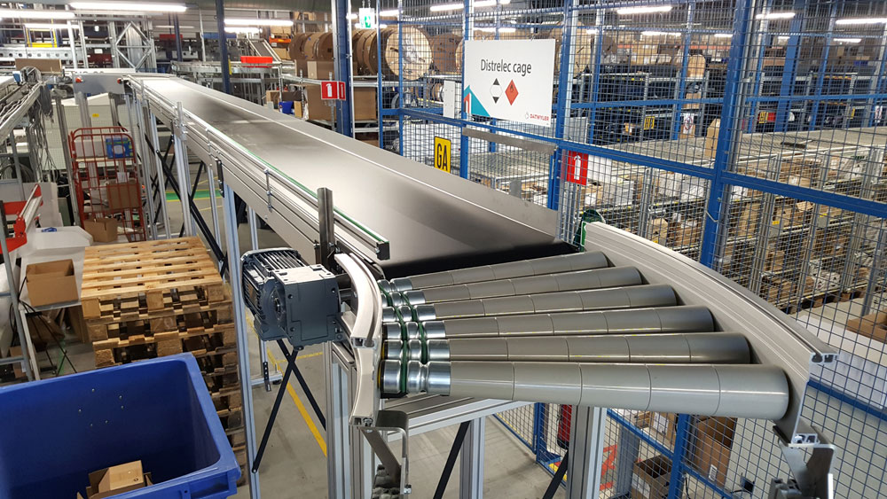 Roller curve conveyor in logistics
