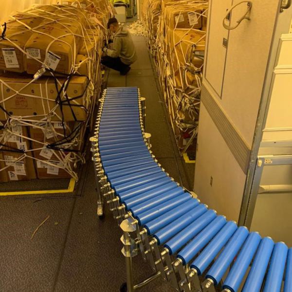 Harmonic roller conveyor in an aircraft