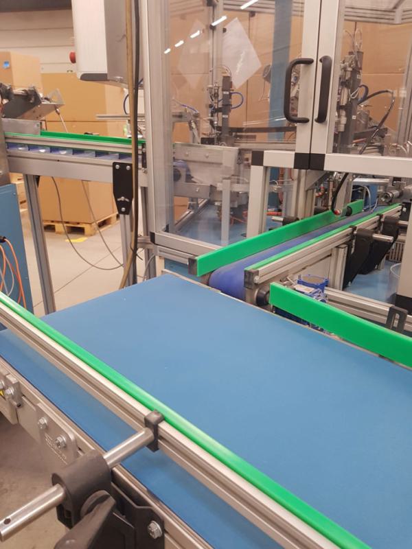 Production cell for plastic packaging