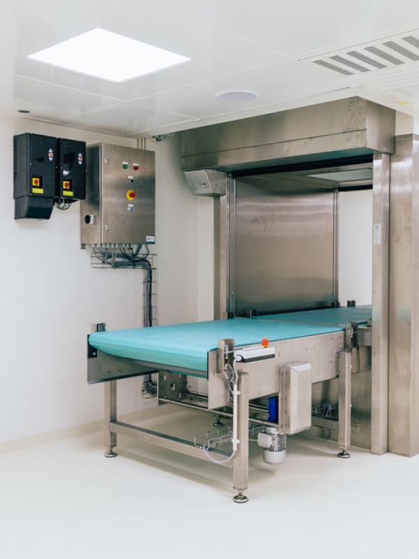 Chain conveyor in pharma