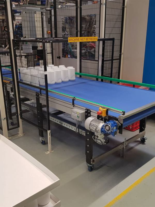 depositing / cooling conveyor in the plastics industry