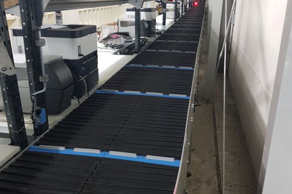 Discharge conveyor in logistics