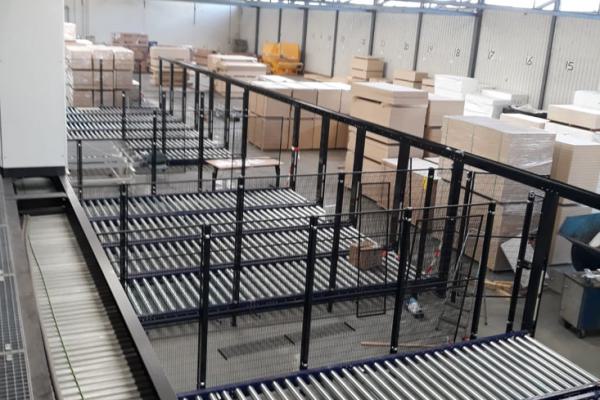 Pallet conveyors at door manufacturer