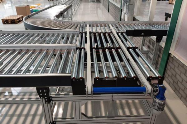 Roller conveyor system in logistics